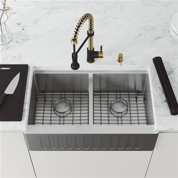 VIGO Sink 33" Stainless Steel & Faucet in Matte Brushed Gold