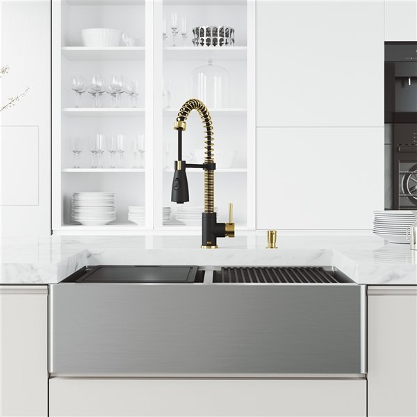 VIGO Oxford&nbsp;33&nbsp;W x&nbsp;21-in D&nbsp;2-Bowl Stainless Steel Farmhouse Apron-Front Kitchen Sink w/ Gold Faucet/Accessories
