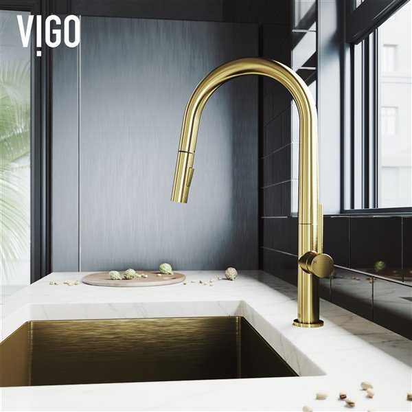 VIGO Greenwich&nbsp;18-in H Single Handle Pull-Down Sprayer Kitchen Faucet - Matte Brushed Gold