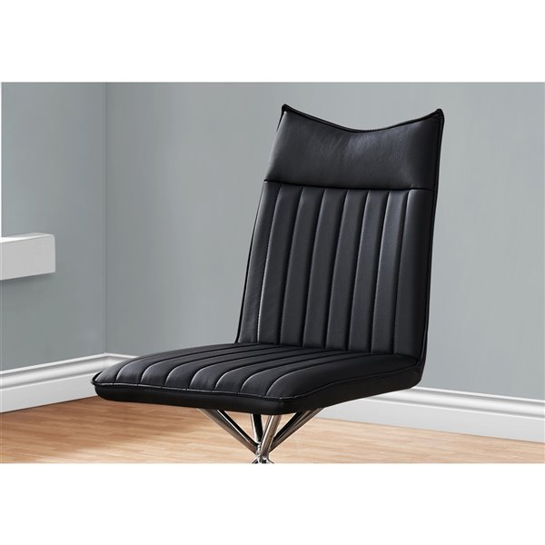 Chaise accent capitonnée contemporaine en faux cuir de Monarch Specialties, avec base en métal, noir et chrome, ensemble de 2