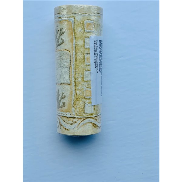 Dundee Deco 5.25-in Yellow/Green Prepasted Wallpaper Border