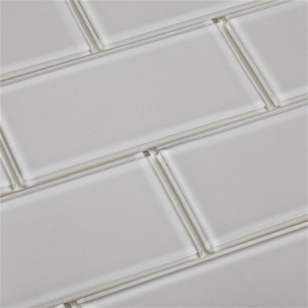 Échantillon de tuile murale en verre Shiraz de Speedtiles, 4 po x 4 po, gris pâle