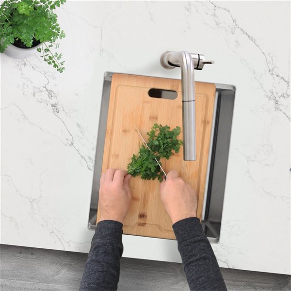 Évier de cuisine simple sous plan Versa de Stylish avec station de travail, 15 po x 19 po