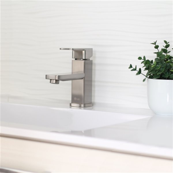 Stylish Single Hole Bathroom Faucet Brused Nickel