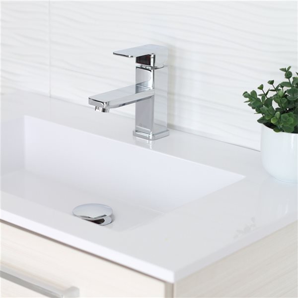 Stylish Single Hole Bathroom Faucet Polished Chrome