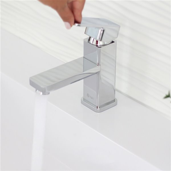 Stylish Single Hole Bathroom Faucet Polished Chrome