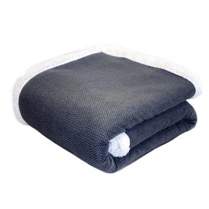 Couverture en polyester 50 po x 60 po, gris par Marin Collection