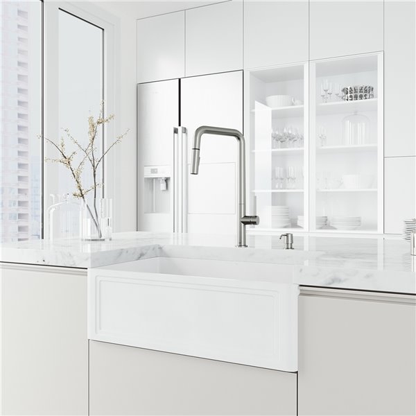 VIGO Parsons Pull-Down Kitchen Faucet with Soap Dispenser in Stainless Steel