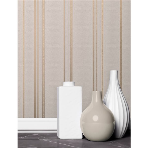 Papier peint sans colle en vinyle avec rayures Metallic par Advantage, 56,4 pi², rose et or