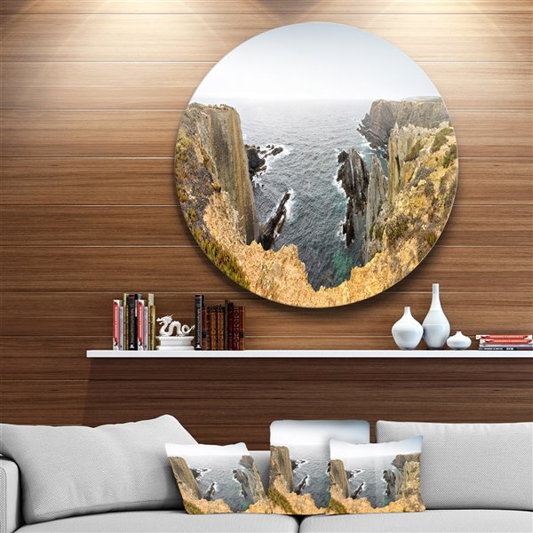 Designart 29-in x 29-in Round Rocky Bay Portugal Panorama' Oversized Beach Metal Circle Wall Art