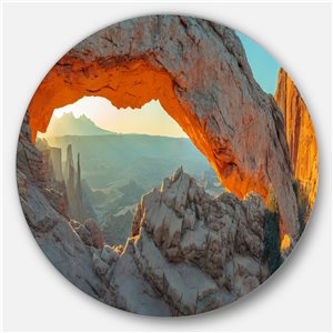 DesignArt 23-in x 23-in Mesa Arch Canyon lands Utah Park Landscape Metal Circle Wall Art