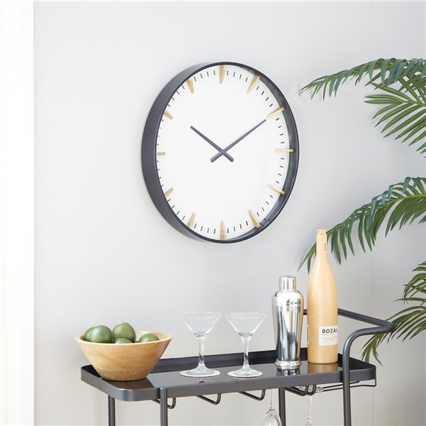 CosmoLiving by Cosmopolitan White and Black Analogue Round Wall Standard Clock