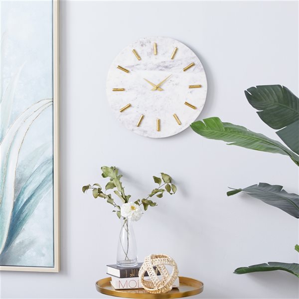 CosmoLiving by Cosmopolitan Analog Round Wall Clock