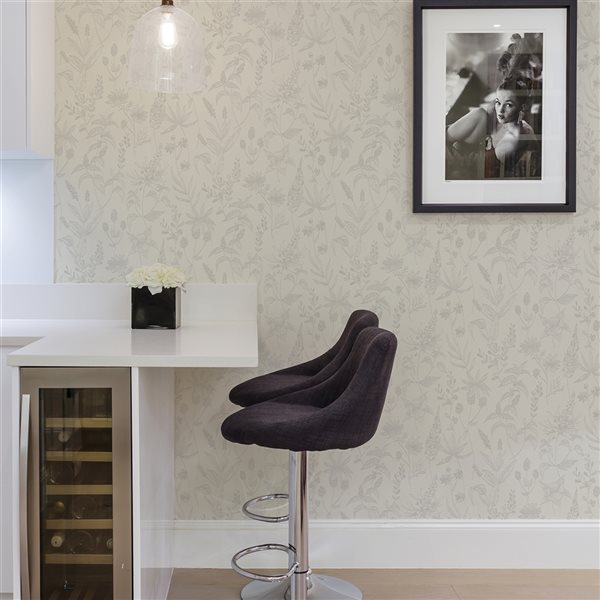 Advantage Nami White Floral 57.8-sq. ft. Unpasted Vinyl Wallpaper