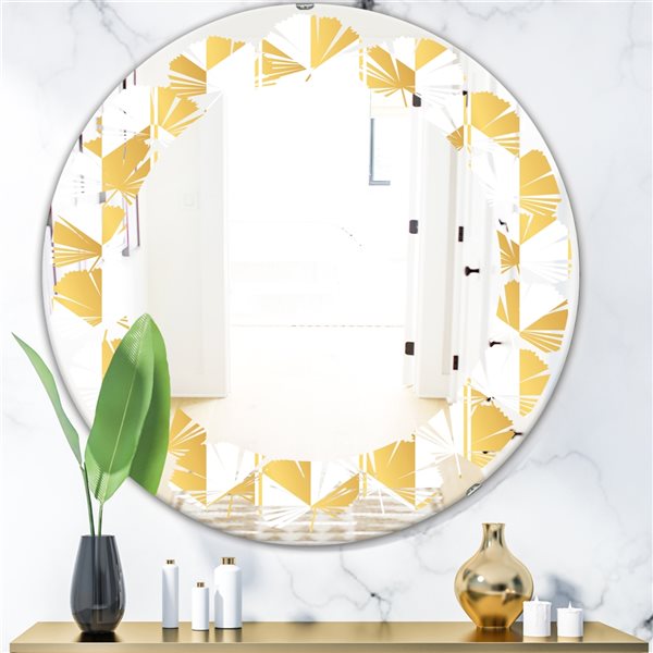 Designart 24-in Gold And White Geometric Pattern I Modern Round Wall 