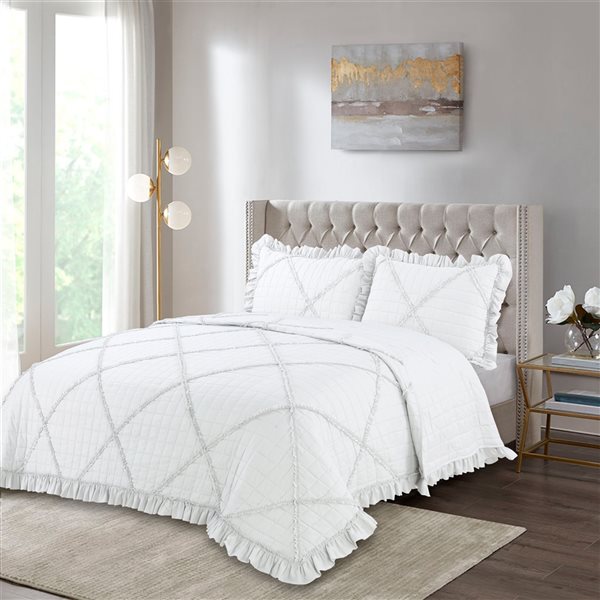 Marina Decoration White Ruffle Full/Queen Quilt Set - 3-Piece