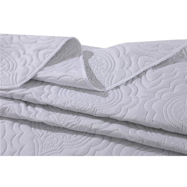 Marina Decoration White King Quilt Set - 3-Piece