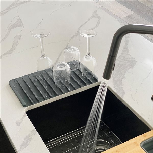 Stylish 8.12-in x 14.75-in Dark Grey Silicone Drying Mat and Trivet