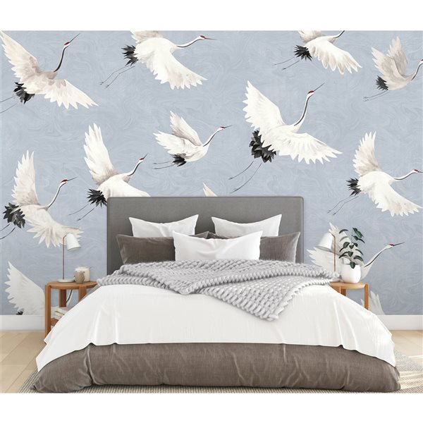 Panneau mural bleu avec oiseaux blancs de REMIX WALLS by Katie Hunt