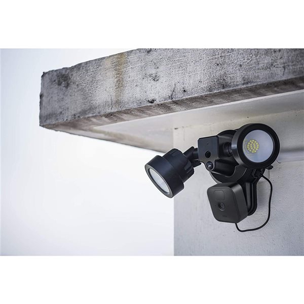 Wasserstein Black Tilting Floodlight and Charger Mount for Blink Outdoor, XT and XT2 Outdoor Security Camera