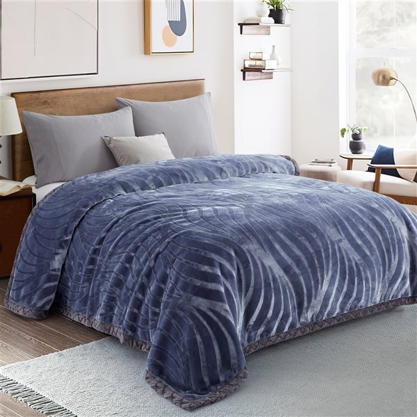 Marina Decoration Grey, Red and Green 86-in x 94-in Reversible Polyester Blanket