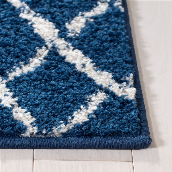 Tapis de passage rectangulaire et délavé Tulum Colfax par Safavieh de 2 pi x 9 pi de style bohème, bleu marine et ivoire