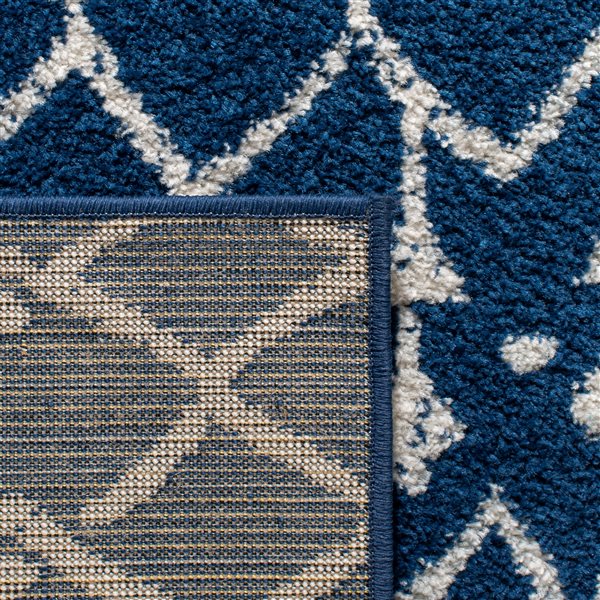 Tapis de passage rectangulaire et délavé Tulum Colfax par Safavieh de 2 pi x 9 pi de style bohème, bleu marine et ivoire