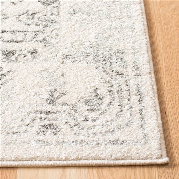 Tapis de passage d'intérieur rectangulaire et délavé Tulum Otero par Safavieh de 2 pi x 5 pi de style bohème, ivoire et gris