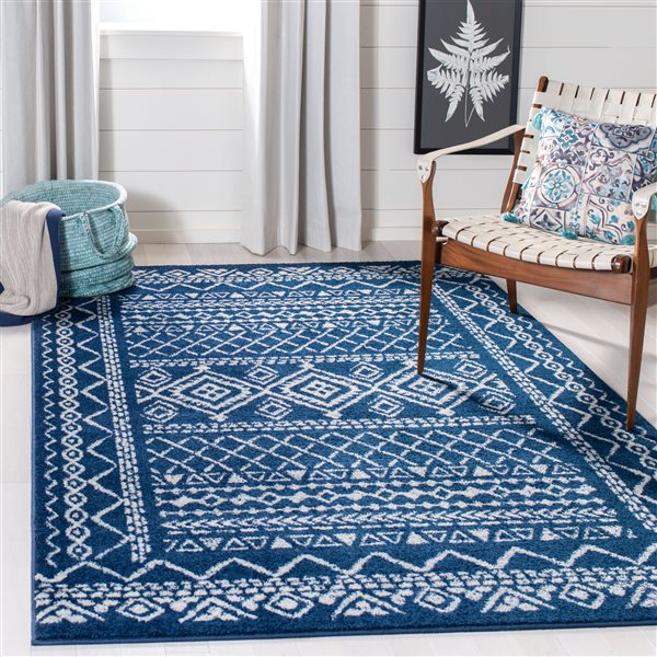 Carpette d'intérieur rectangulaire et abstraite Tulum Grady par Safavieh de 3 pi x 5 pi de style bohème, bleu marine et ivoire