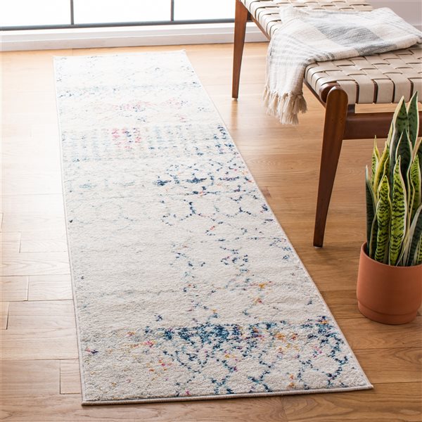 Tapis de passage rectangulaire et abstrait Tulum Artesia par Safavieh de 2 pi x 13 pi de style bohème, ivoire et bleu