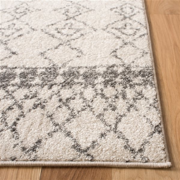 Tapis de passage rectangulaire et abstrait Tulum Artesia par Safavieh de 2 pi x 8 pi de style marocain, ivoire et gris