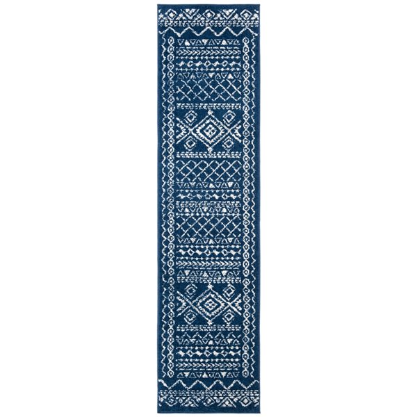 Tapis de passage rectangulaire et abstrait Tulum Grady par Safavieh de 2 pi x 5 pi de style bohème, bleu marine et ivoire