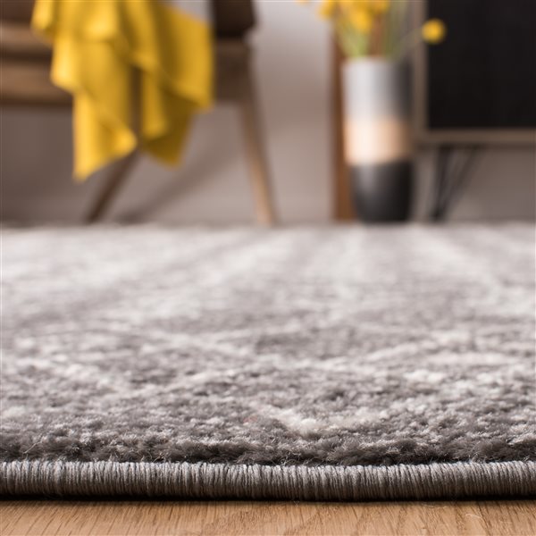 Tapis d'intérieur carré et délavé Tulum Elida par Safavieh de 5 pi x 5 pi de style bohème, gris foncé et ivoire