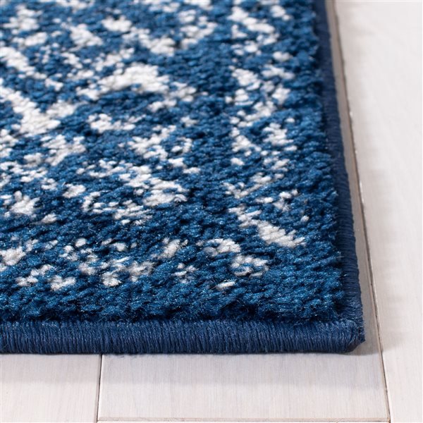 Tapis de passage rectangulaire et délavé Tulum Virden par Safavieh de 2 pi x 9 pi de style bohème, bleu marine et ivoire