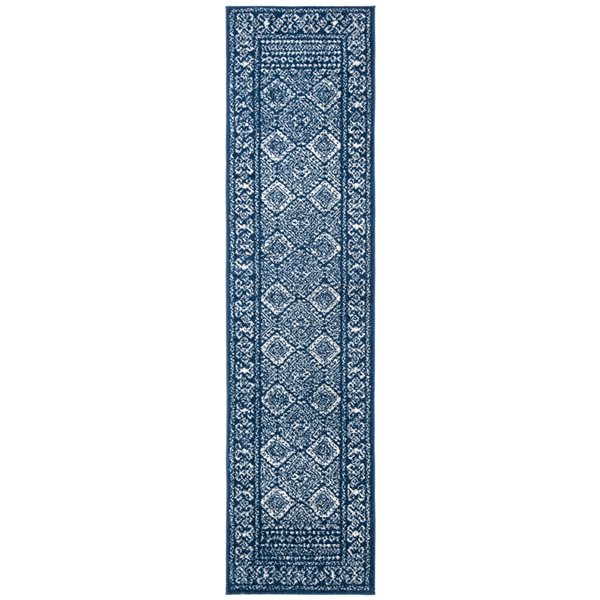 Tapis de passage rectangulaire et délavé Tulum Virden par Safavieh de 2 pi x 9 pi de style bohème, bleu marine et ivoire