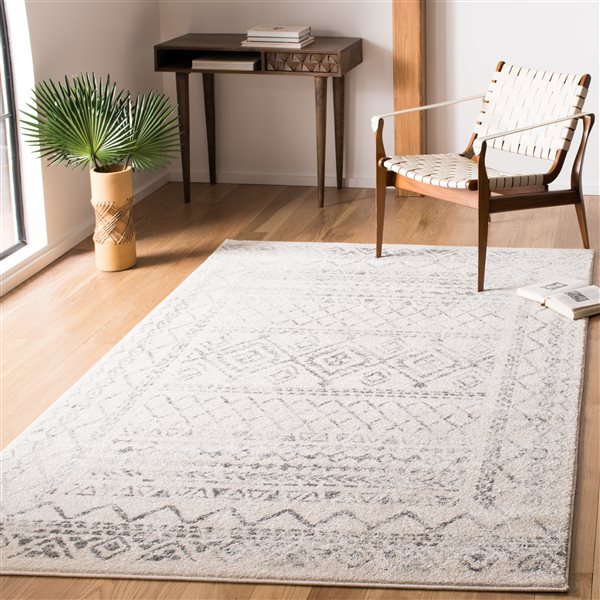 Tapis d'intérieur rectangulaire et délavé Tulum Grady par Safavieh de 5 pi x 8 pi de style bohème, ivoire et gris