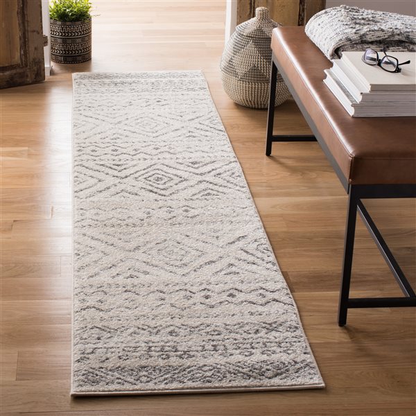 Tapis de passage d'intérieur rectangulaire et délavé Tulum Logan par Safavieh de 2 pi x 8 pi de style bohème, ivoire et gris