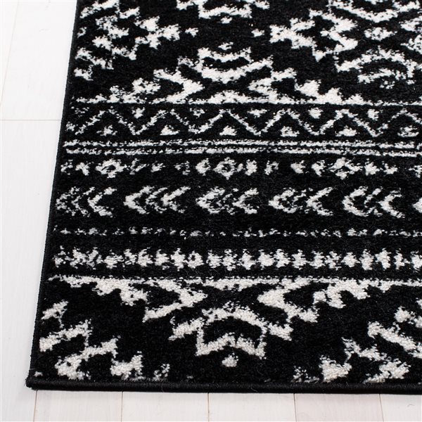 Tapis d'intérieur rectangulaire et abstrait Tulum Cibola par Safavieh de 4 pi x 6 pi de style bohème, noir et ivoire