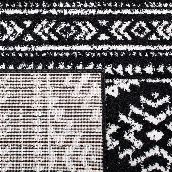 Tapis d'intérieur rectangulaire et abstrait Tulum Cibola par Safavieh de 4 pi x 6 pi de style bohème, noir et ivoire