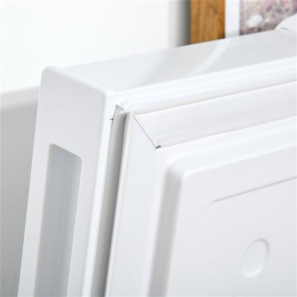 White 3.5cu ft Manual Defrost Chest Freezer 800067 RONA