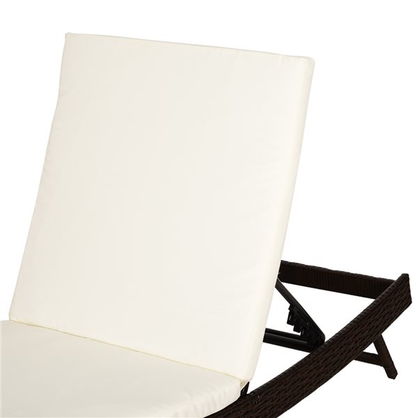 Chaise longue stationnaire Outsunny en métal et rotin brun foncé avec assise rembourrée blanche crémeuse