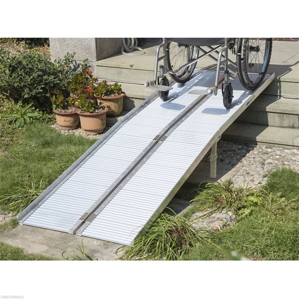 Rampe pour fauteuils roulants pliante en aluminium par HomCom conforme à  l'ADA de 8 pi x 28,35 po 713-004