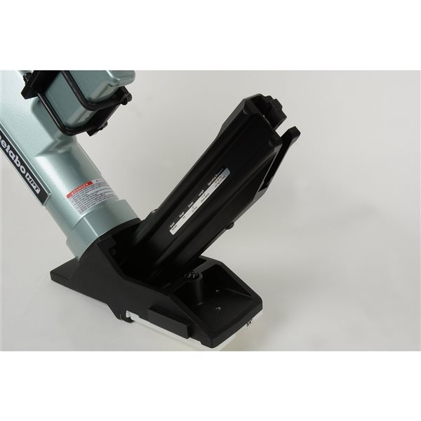 Metabo HPT 15Gauge 1/2in Medium Crown Flooring Pneumatic Stapler