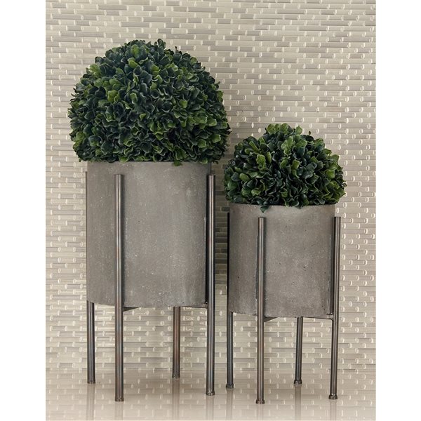 Grayson Lane 19-in x 23-in Grey Metal Planters - Set of 2