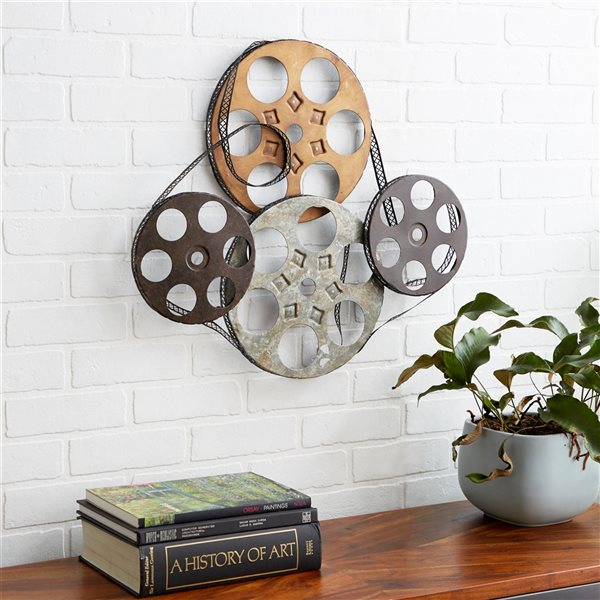 Grayson Lane 22-in H x 25-in W Vintage Entertainment Metal Wall Accent