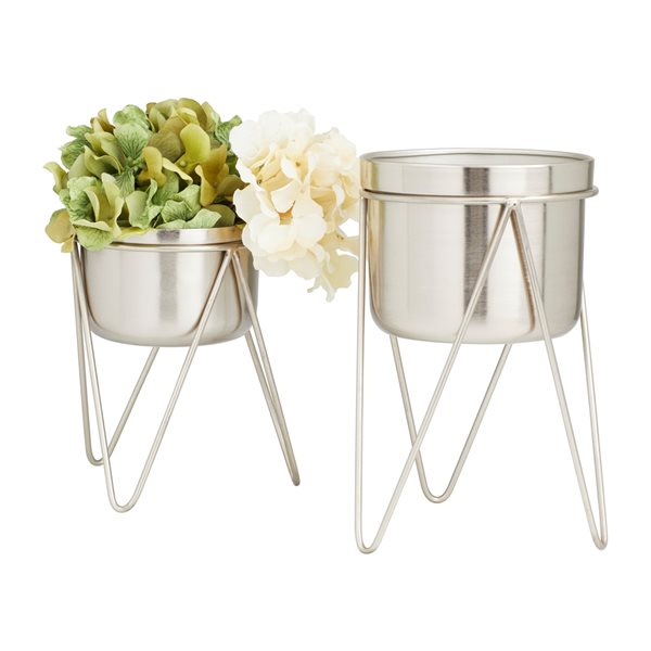 Cosmoliving by Cosmopolitan 7-in x 10-in Silver Iron Modern Planters - Set of 2