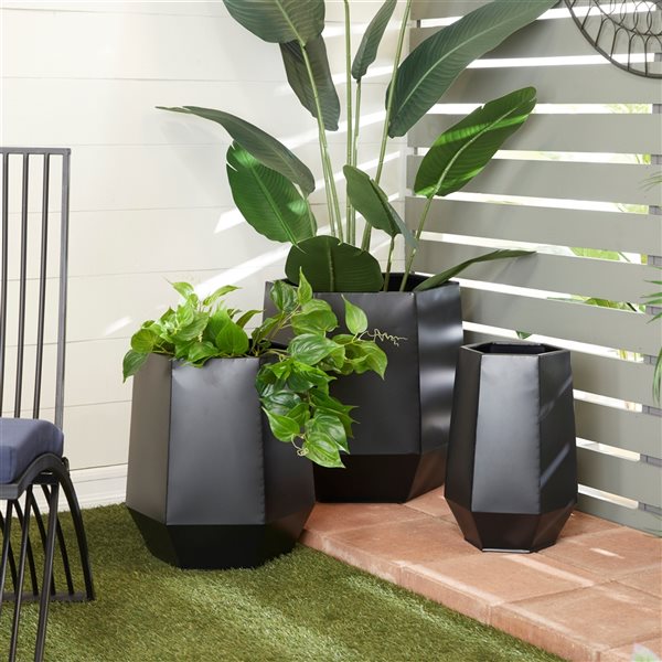 Grayson Lane 15.75-in W x 19.63-in H Modern Black Geometric Metal Round Planters - Set of 3