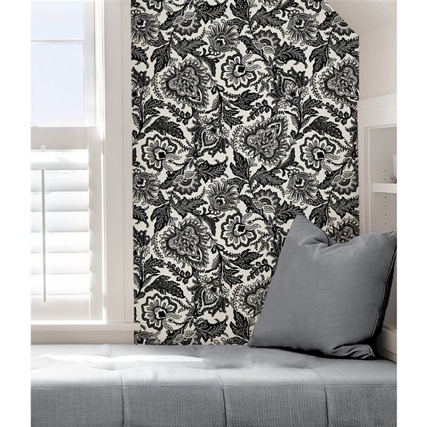 Papier peint autocollant Java par Vera Bradley en vinyle noir à motif floral de 30.75pi²