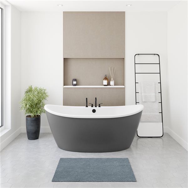 Baignoire autoportante Delsia par MAAX ovale en AcrylX gris foudre de 66 po x 36 po x 26,5 po avec drain central arrière