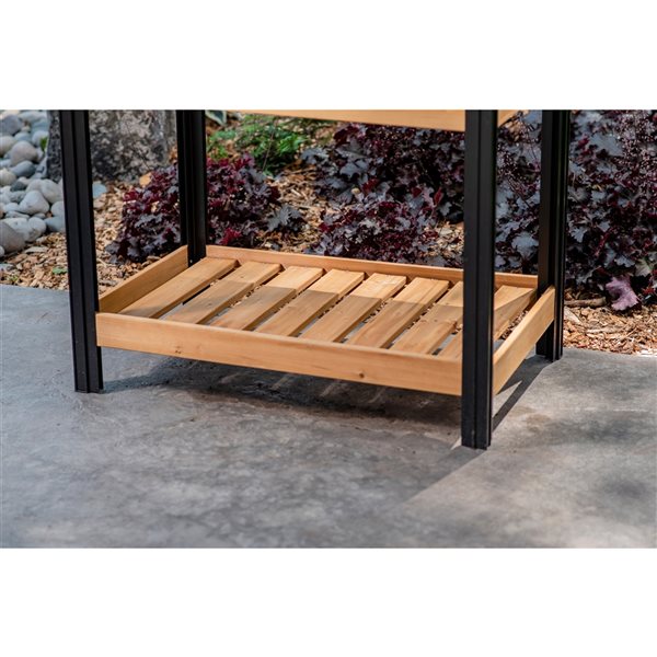 Jardinière surélevée mordorée Mezza Herb Farm par Vita de 22 po x 34 3/4 po x 39 1/2 po en cèdre avec doublure en tissu